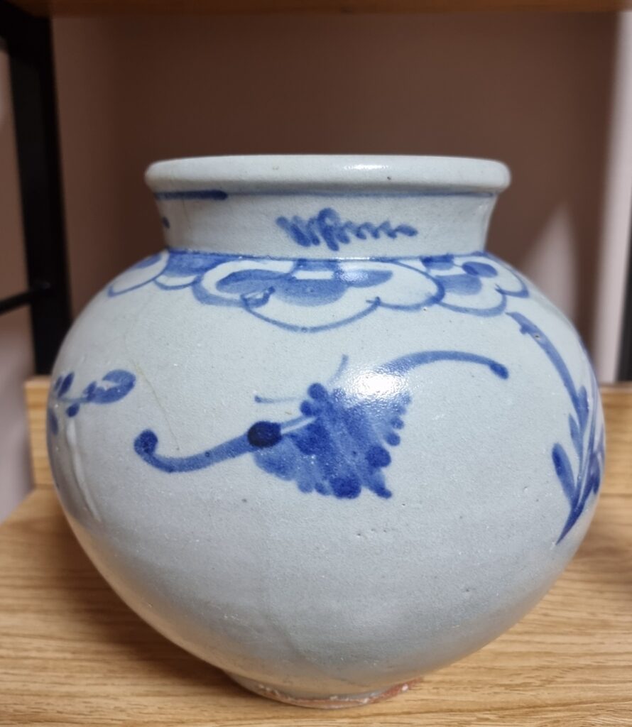 이도갤러리 19세기 청화백자 불수박쥐문호