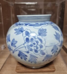 19세기 관요사기 청화백자 겹 목단호