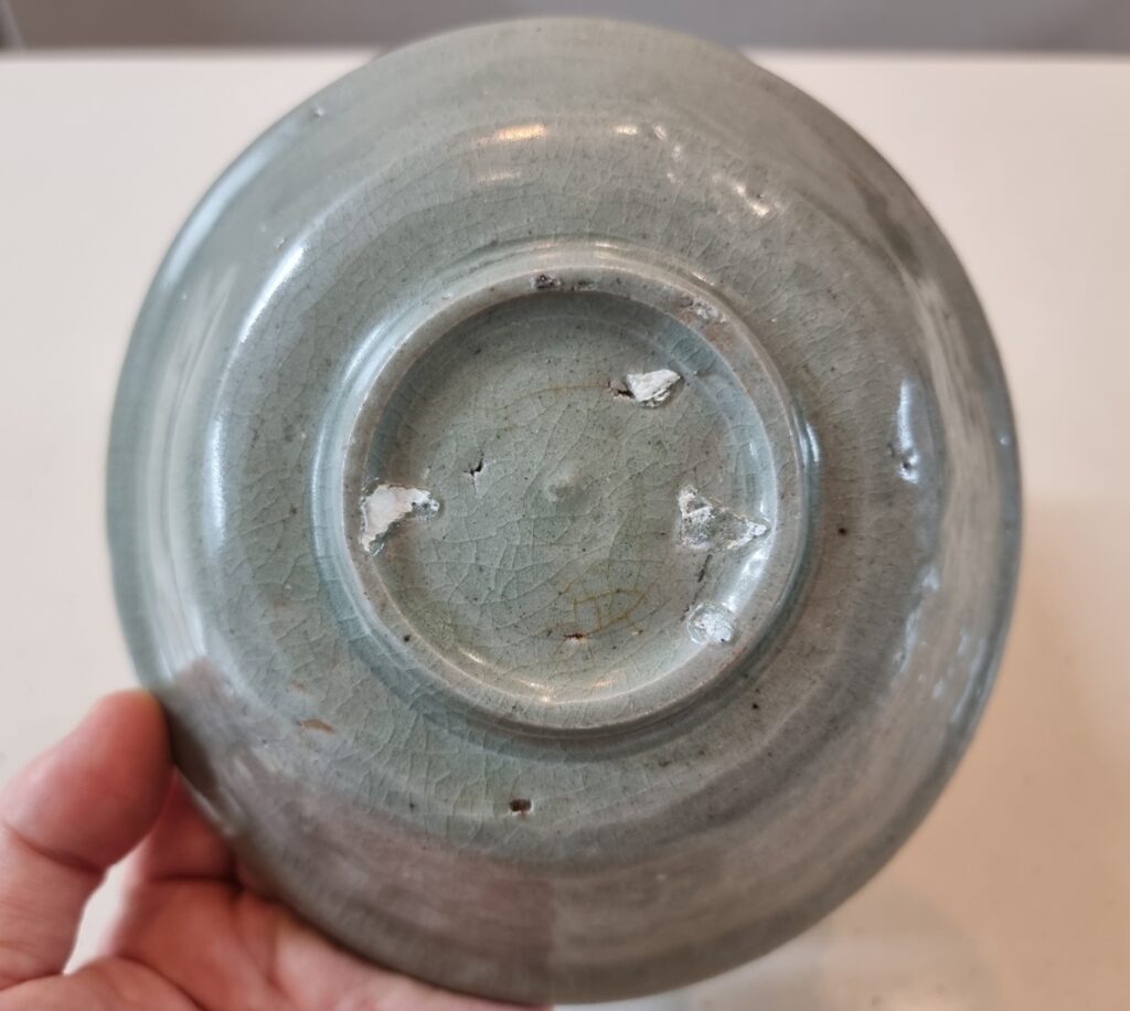 고려시대 초기 양각 꽃 도안 대접